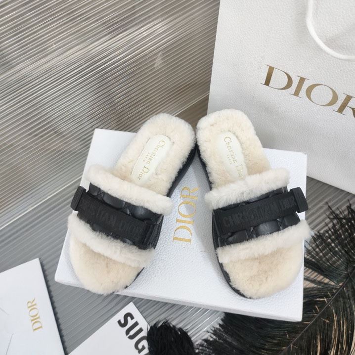 ch**an D*or slippers